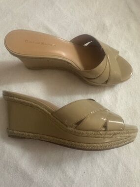 Bandolino Neutral Tan Patent Wedge Slides